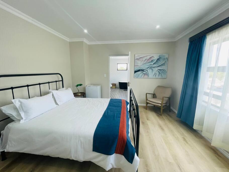 Private Modern 10 Bdrm Home Tucked Away In Sandton Johannesburgo Exterior foto